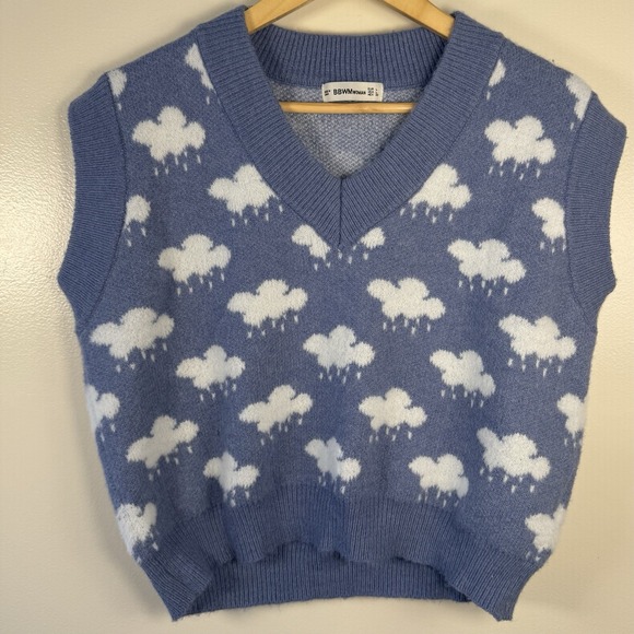 BBMW Sweaters - BBMW Graphic Knit Sweater Vest VNeck Womens Large Clouds Rainy Novelty Cropped